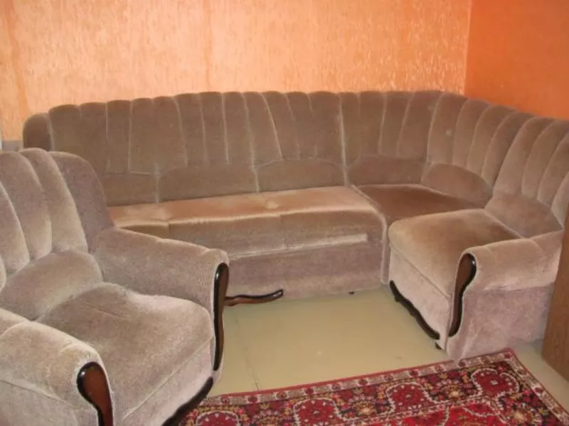 Продаю угловой диван и кресло б/у 